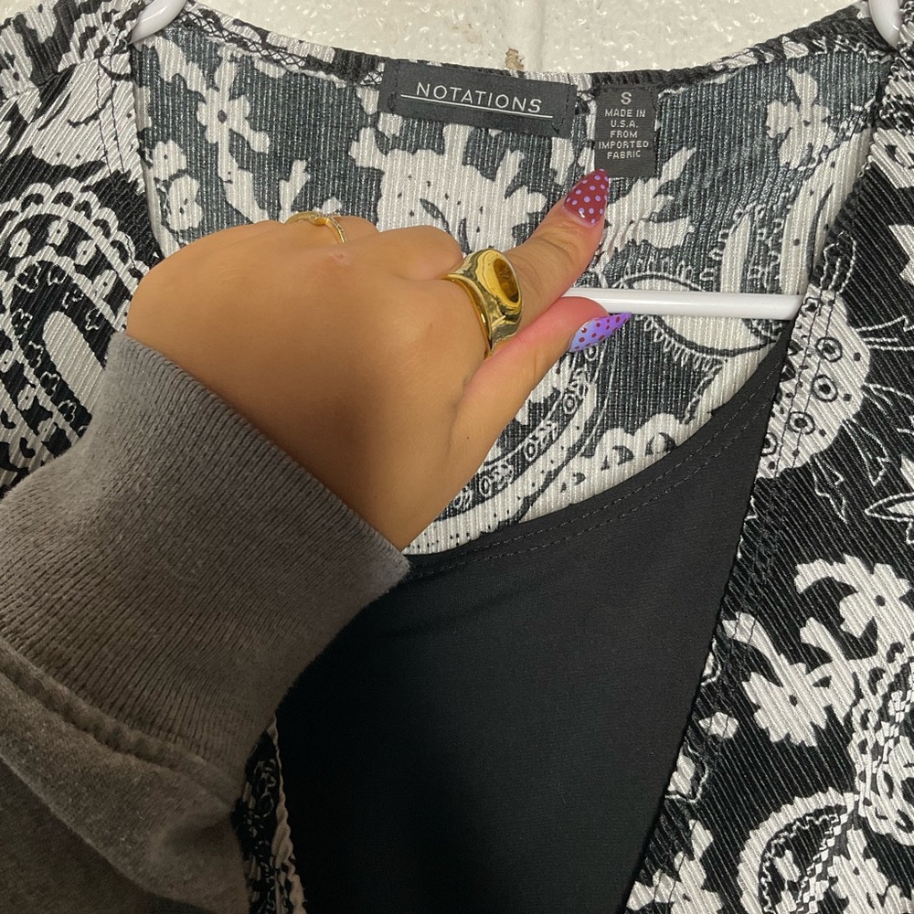 < Y2K Notations Black and White Paisley Blouse > - Picture 2 of 3